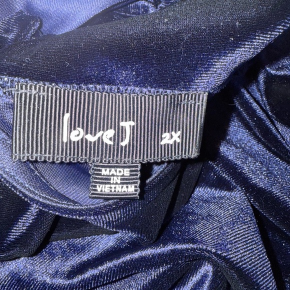 Love J Midnight Blue faux Velvet Dress with V cut neckline Size 2X - Picture 4 of 9
